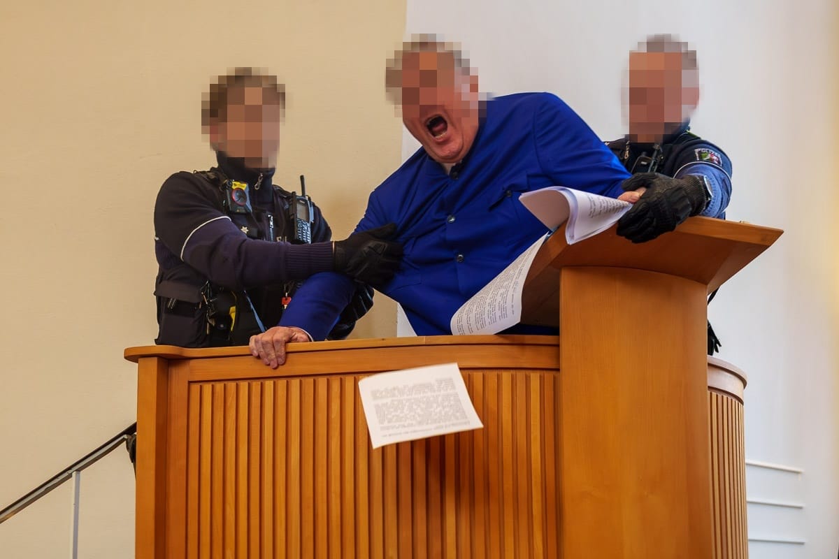 Pressefreiheit, Predigt und ein Hauch von Körperkontakt